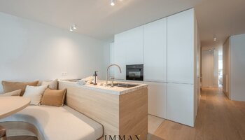 Prachtig gerenoveerd 3SLK-appartement met zicht op het lichtorenplein in de Kustlaan