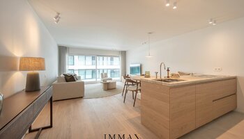 Prachtig gerenoveerd 3SLK-appartement met zicht op het lichtorenplein in de Kustlaan