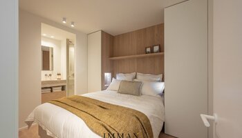 Prachtig gerenoveerd 3SLK-appartement met zicht op het lichtorenplein in de Kustlaan