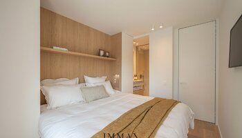 Prachtig gerenoveerd 3SLK-appartement met zicht op het lichtorenplein in de Kustlaan