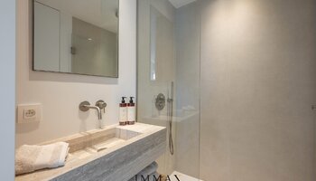 Prachtig gerenoveerd 3SLK-appartement met zicht op het lichtorenplein in de Kustlaan