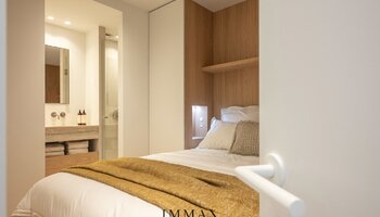 Prachtig gerenoveerd 3SLK-appartement met zicht op het lichtorenplein in de Kustlaan