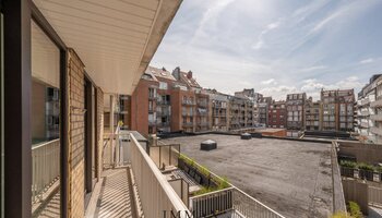 Prachtig gerenoveerd 3SLK-appartement met zicht op het lichtorenplein in de Kustlaan