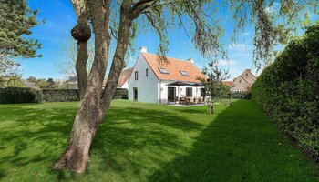 Villa individuelle aux finitions raffinées, comprenant 4CH, située sur un terrain spacieux et unique à Knokke
