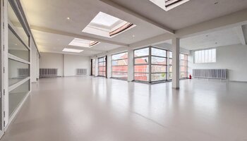 Exclusieve woonloft met open karakter en zonnig terras