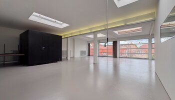 Exclusieve woonloft met open karakter en zonnig terras