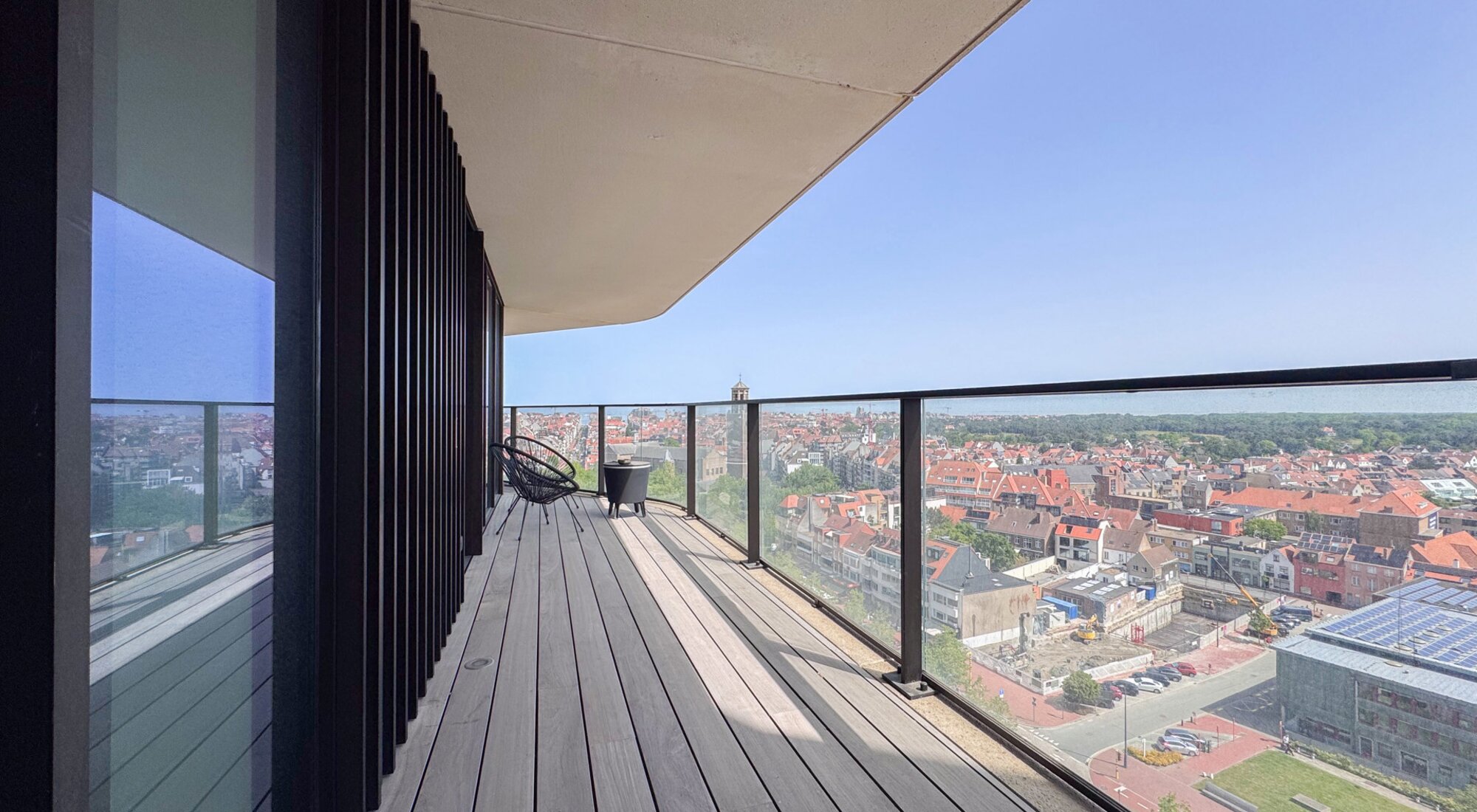 Magnifique appartement 2SLK exclusif, doté d'une grande terrasse offrant une vue dégagée, situé dans The Tower 