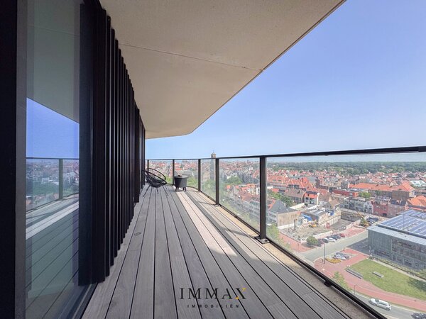 Magnifique appartement 2SLK exclusif, doté d'une grande terrasse offrant une vue dégagée, situé dans The Tower 