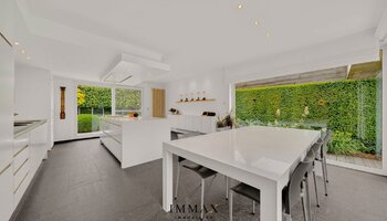 Exclusief wonen met zwembad, omgeven door groen