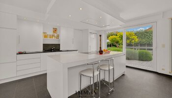 Exclusief wonen met zwembad, omgeven door groen