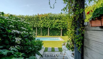 Exclusief wonen met zwembad, omgeven door groen