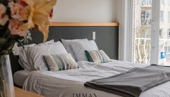 Charmante B&B/vakantiewoning met 8 gastenkamers en parking vlakbij het strand