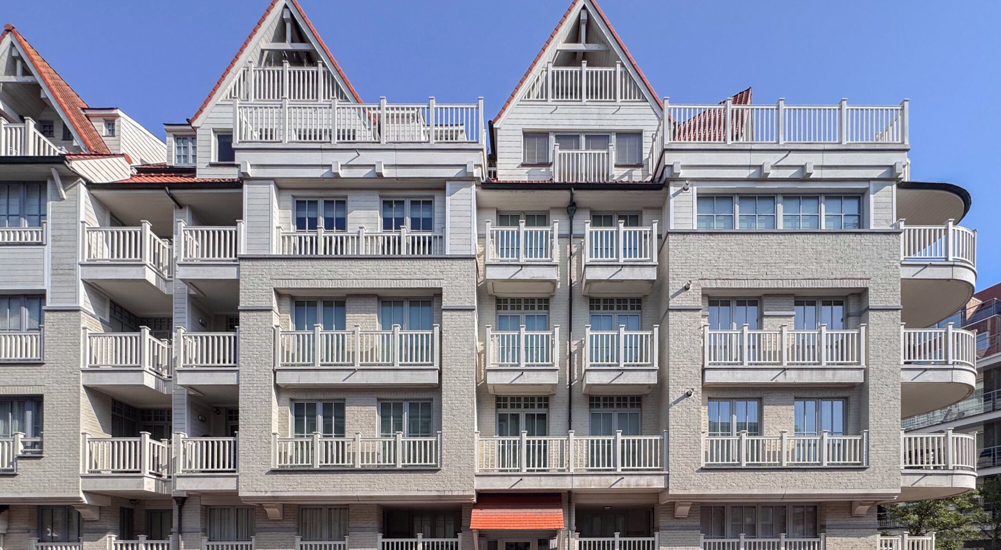 Ruim 3-SLK appartement met zuidgerichte terrassen gelegen in de Zoutelaan