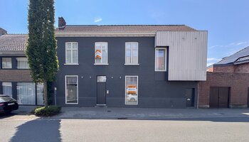 Spacieuse maison prête à emménager aux multiples possibilités