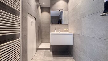 Spacieuse maison prête à emménager aux multiples possibilités