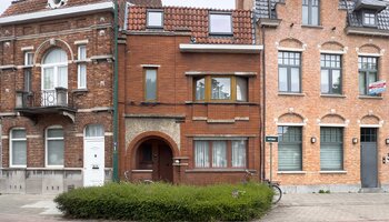 Karaktervolle renovatiewoning aan de stadsrand
