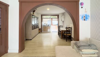 Karaktervolle renovatiewoning aan de stadsrand