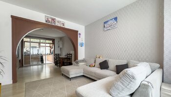 Karaktervolle renovatiewoning aan de stadsrand