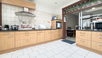 Karaktervolle renovatiewoning aan de stadsrand