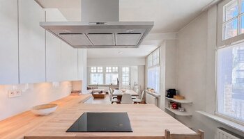 Maison lumineuse avec bureau et terrasse