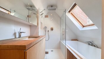 Maison lumineuse avec bureau et terrasse