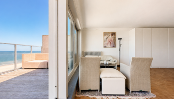 Penthouse avec de spacieuses terrasses sur le Zeedijk à Duinbergen