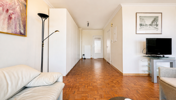 Penthouse avec de spacieuses terrasses sur le Zeedijk à Duinbergen