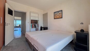 Penthouse avec de spacieuses terrasses sur le Zeedijk à Duinbergen