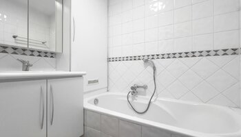 Penthouse avec de spacieuses terrasses sur le Zeedijk à Duinbergen