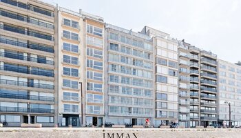 Penthouse avec de spacieuses terrasses sur le Zeedijk à Duinbergen