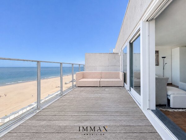 Penthouse met ruime terrassen op de Zeedijk in Duinbergen