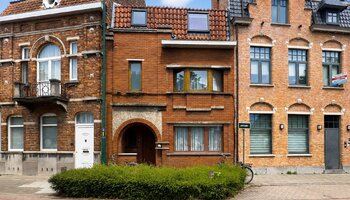 Karaktervolle renovatiewoning aan de stadsrand