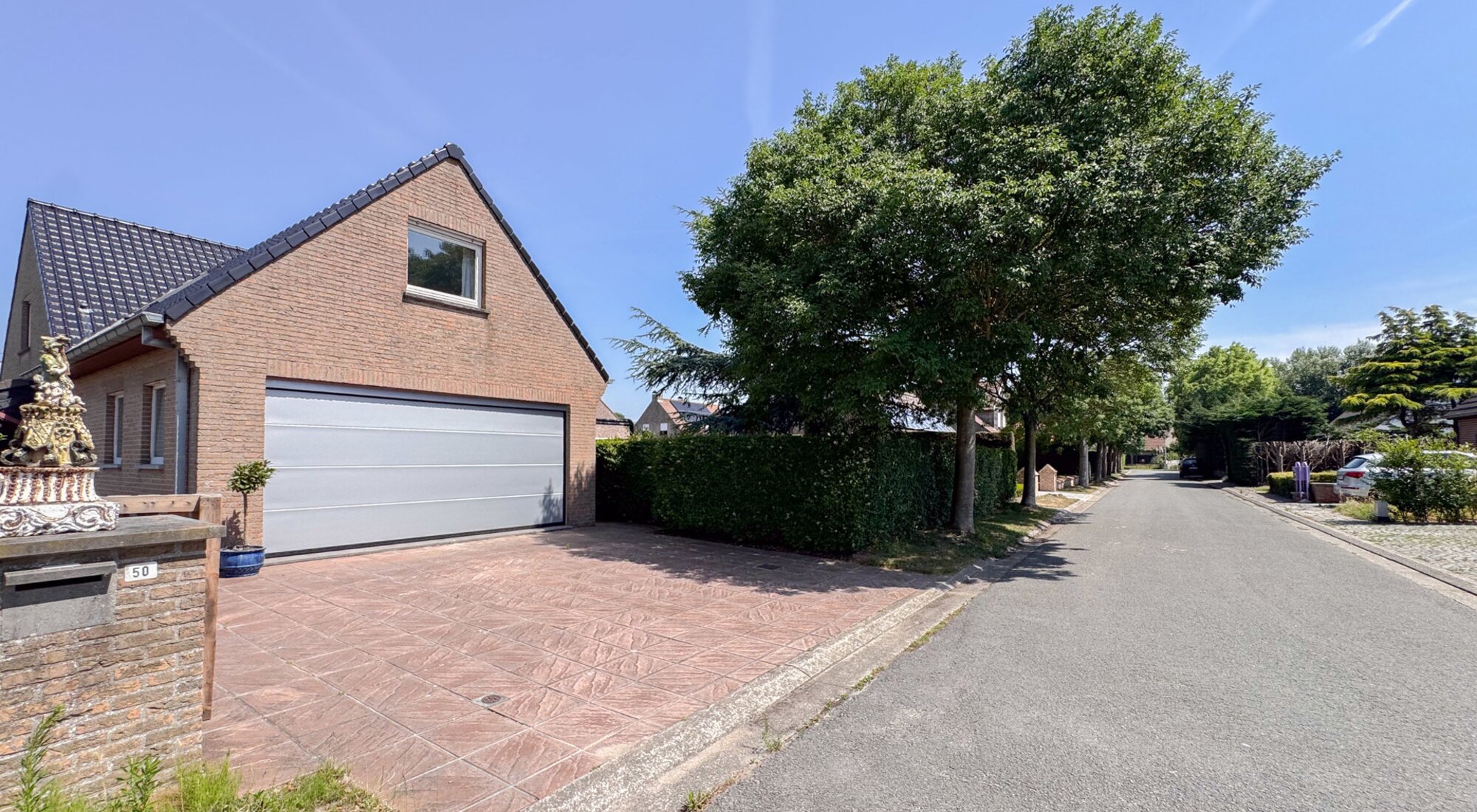 Te renoveren villa op een ruim perceel van 645 m² in residentiële wijk