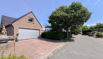 Te renoveren villa op een ruim perceel van 645 m² in residentiële wijk