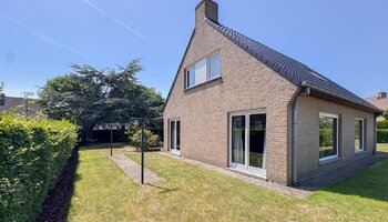 Te renoveren villa op een ruim perceel van 645 m² in residentiële wijk