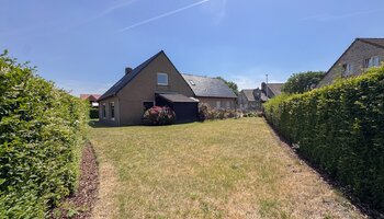 Te renoveren villa op een ruim perceel van 645 m² in residentiële wijk