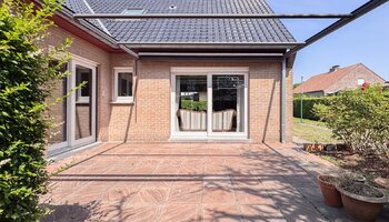 Te renoveren villa op een ruim perceel van 645 m² in residentiële wijk