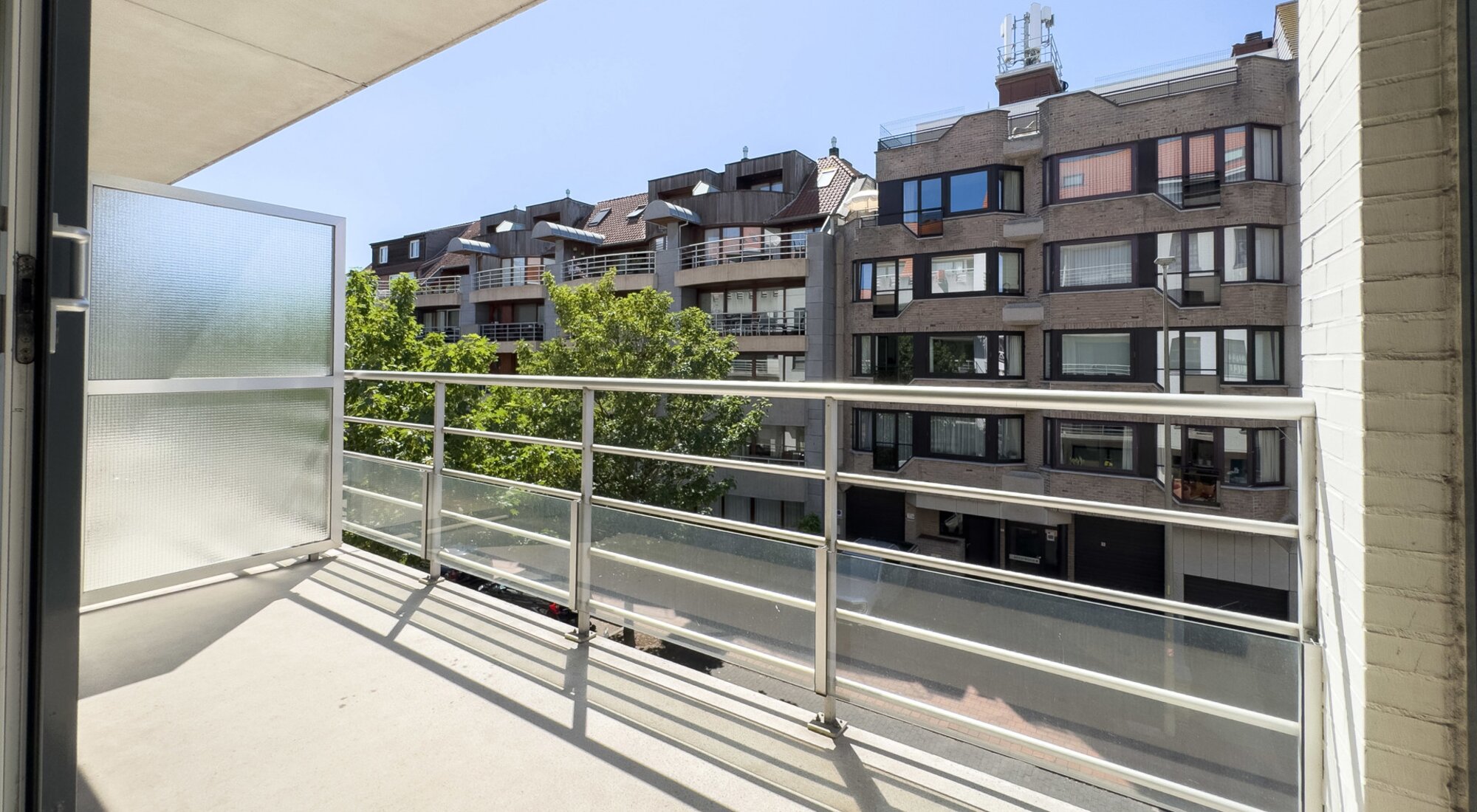 Appartement 2SLK rénové avec goût, situé à proximité du centre-ville 
