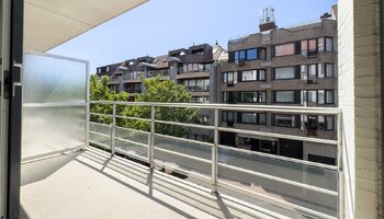 Stijlvol gerenoveerd 2SLK-appartement centraal gelegen nabij het centrum