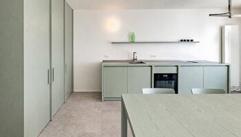 Stijlvol gerenoveerd 2SLK-appartement centraal gelegen nabij het centrum