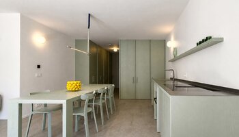 Stijlvol gerenoveerd 2SLK-appartement centraal gelegen nabij het centrum