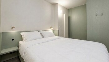 Stijlvol gerenoveerd 2SLK-appartement centraal gelegen nabij het centrum