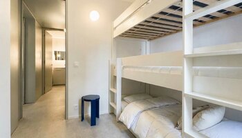 Stijlvol gerenoveerd 2SLK-appartement centraal gelegen nabij het centrum