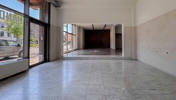 Polyvalent handelspand/kantoor op uitstekende locatie