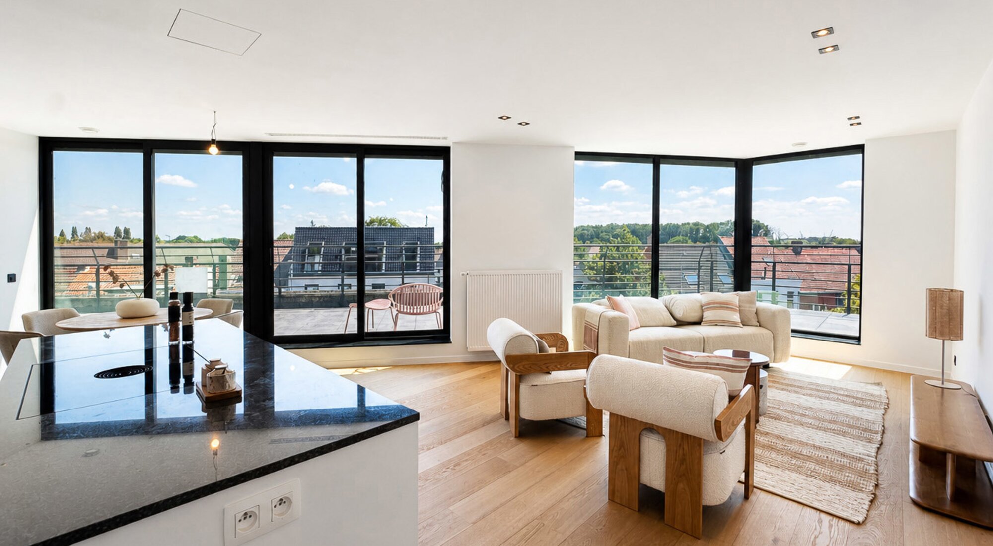 Gerenoveerde penthouse met zongericht en uitzonderlijk groot terras