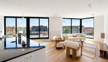 Gerenoveerde penthouse met zongericht en uitzonderlijk groot terras