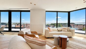 Gerenoveerde penthouse met zongericht en uitzonderlijk groot terras