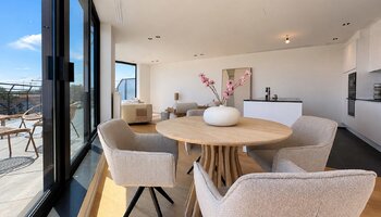 Gerenoveerde penthouse met zongericht en uitzonderlijk groot terras