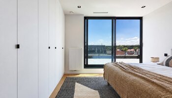 Gerenoveerde penthouse met zongericht en uitzonderlijk groot terras