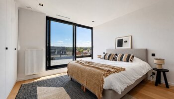 Gerenoveerde penthouse met zongericht en uitzonderlijk groot terras